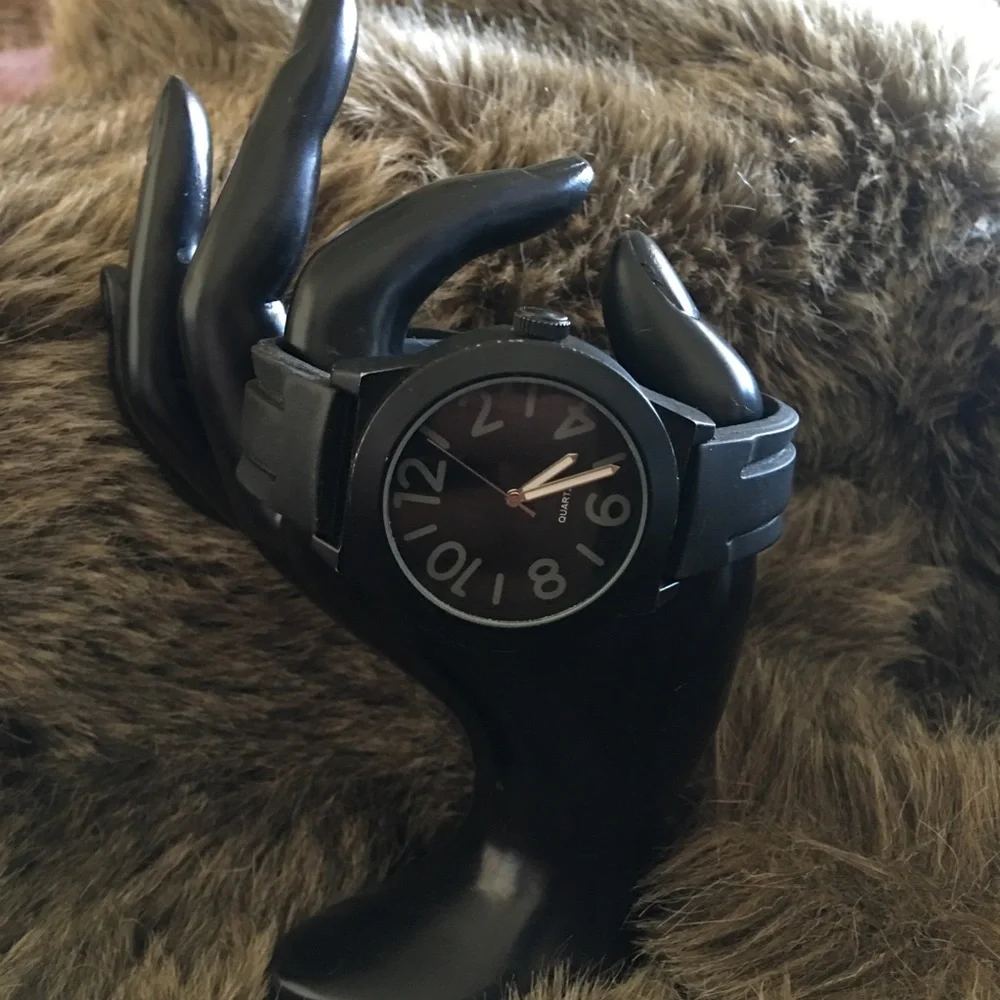 Unisex black silicone band quartz watch new